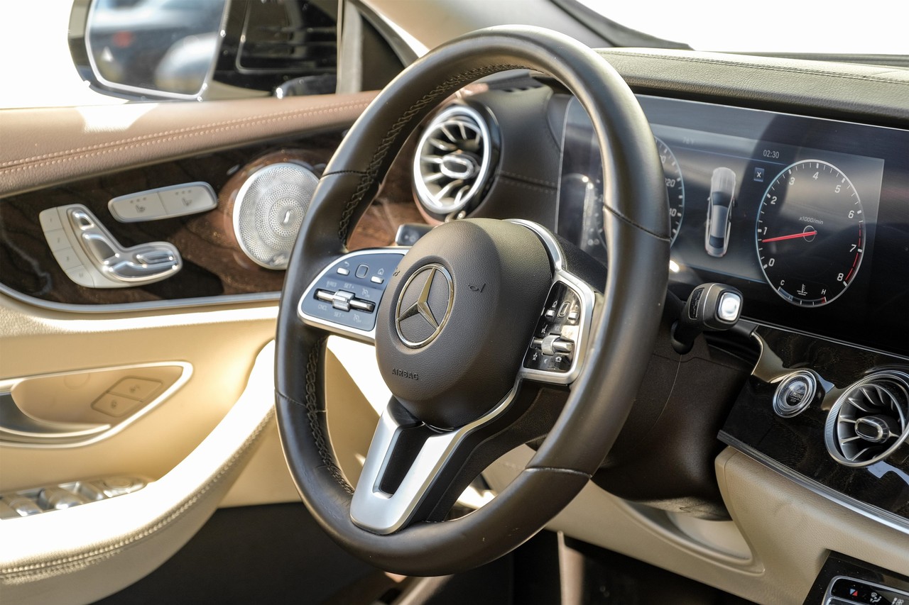 Mercedes-Benz E 450 Vehicle Main Gallery Image 13