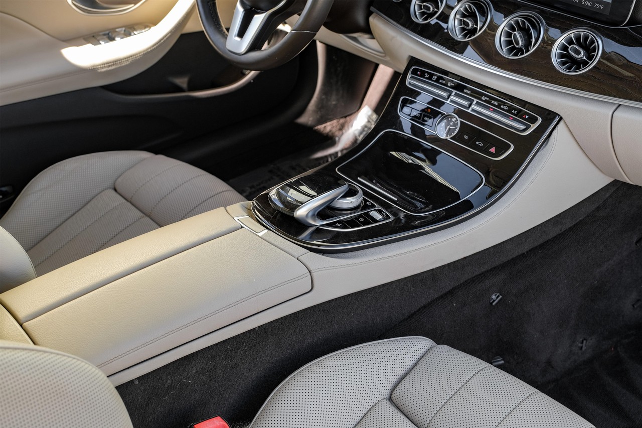 Mercedes-Benz E 450 Vehicle Main Gallery Image 22