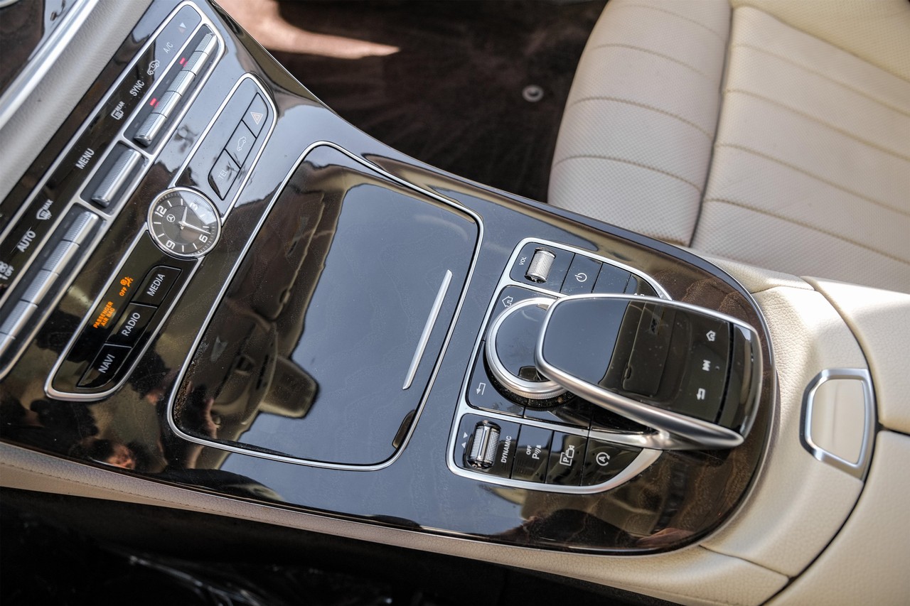 Mercedes-Benz E 450 Vehicle Main Gallery Image 24