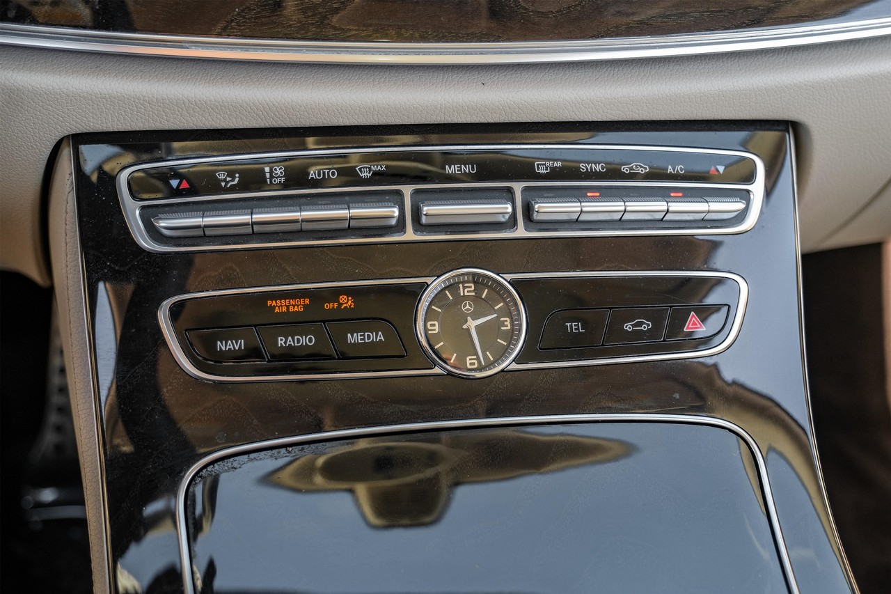 Mercedes-Benz E 450 Vehicle Main Gallery Image 25