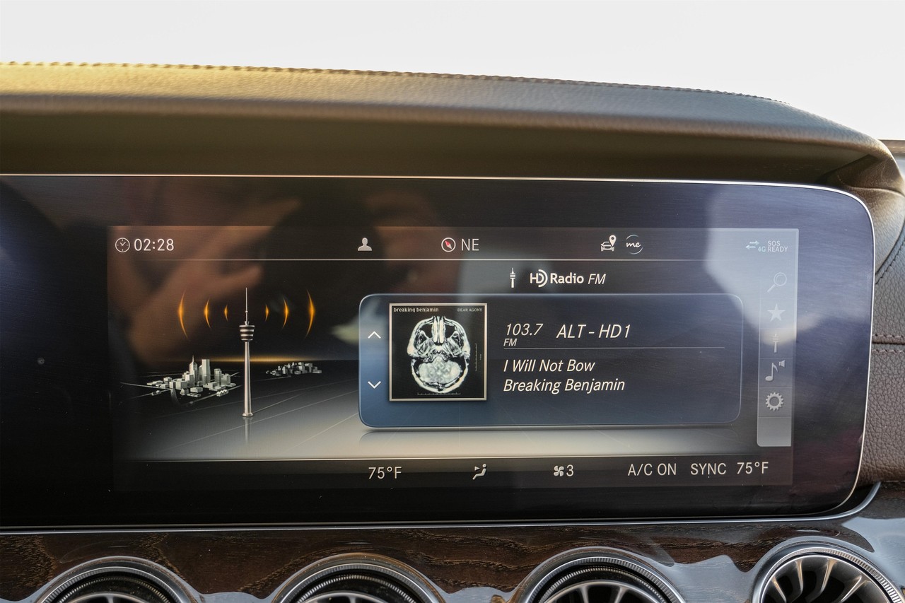 Mercedes-Benz E 450 Vehicle Main Gallery Image 26