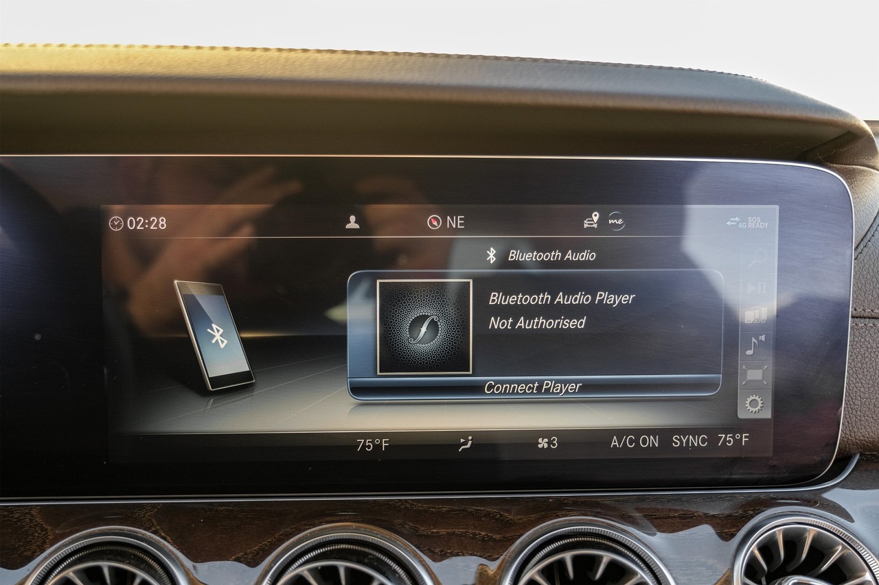 Mercedes-Benz E 450 Vehicle Main Gallery Image 27