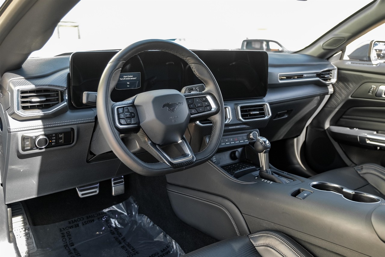 Ford Mustang Vehicle Main Gallery Image 03