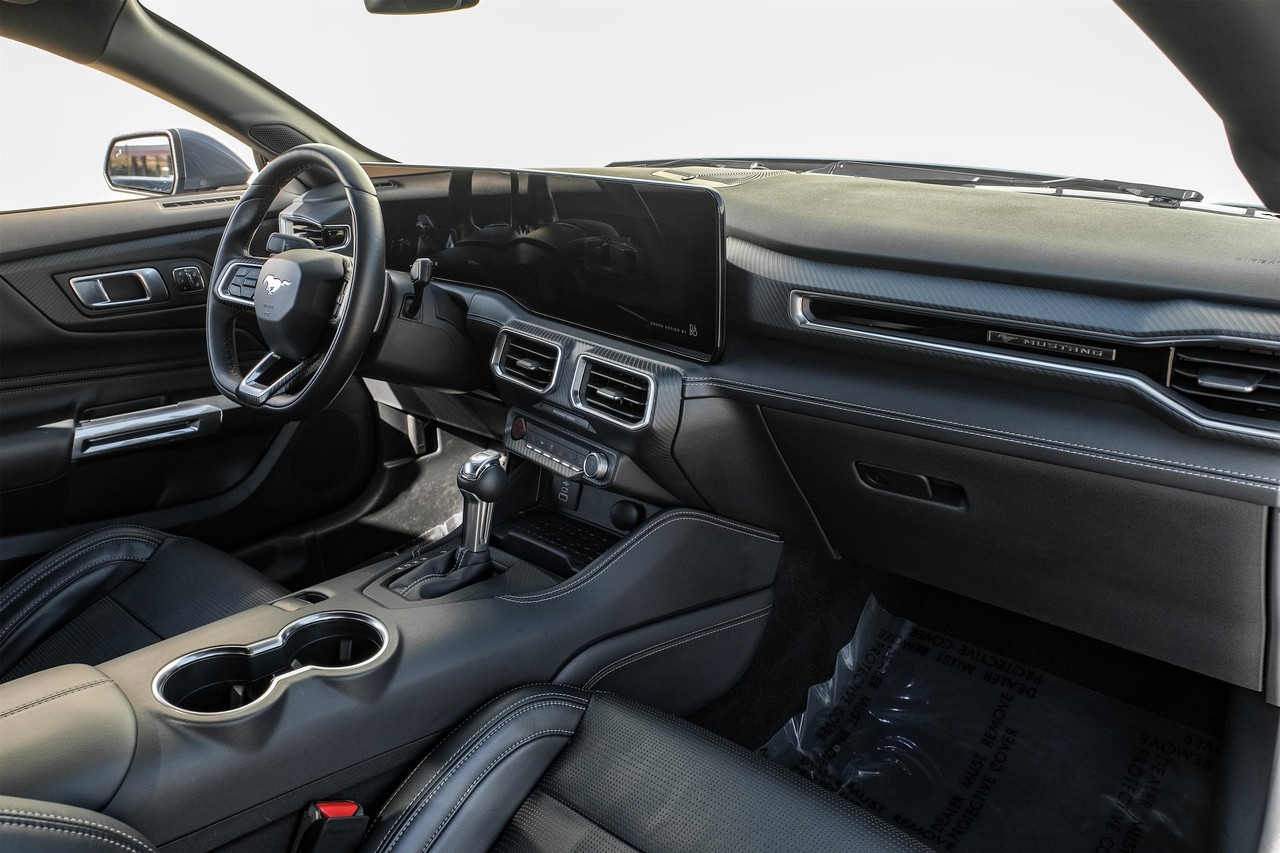 Ford Mustang Vehicle Main Gallery Image 12