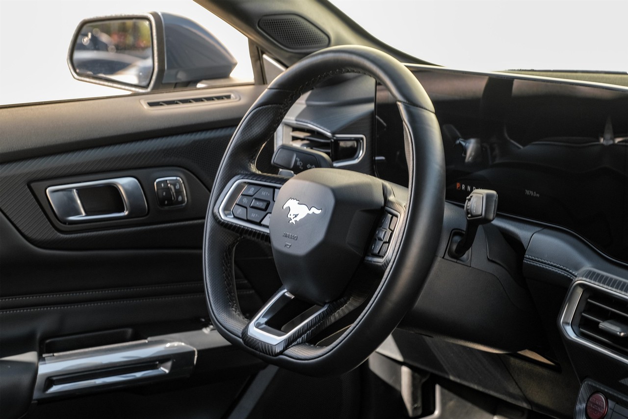 Ford Mustang Vehicle Main Gallery Image 13