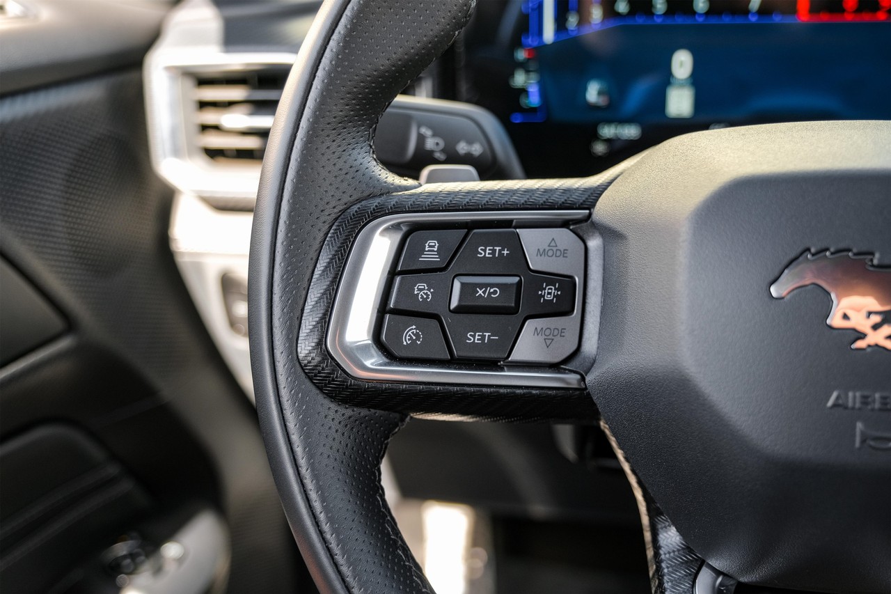 Ford Mustang Vehicle Main Gallery Image 15