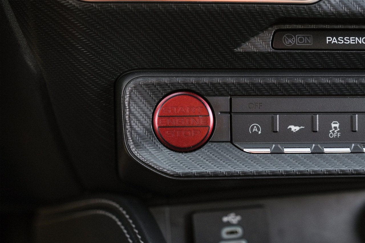 Ford Mustang Vehicle Main Gallery Image 19