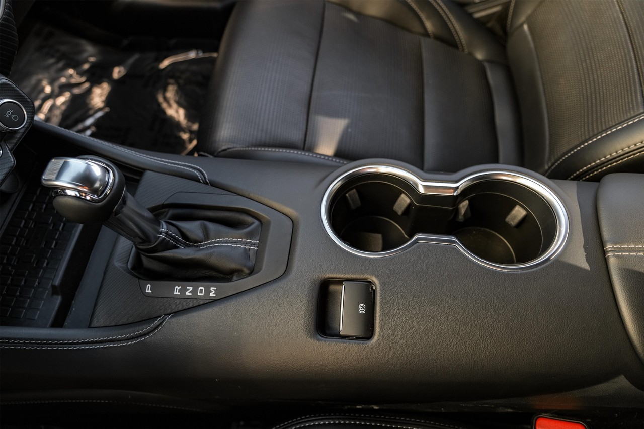 Ford Mustang Vehicle Main Gallery Image 24