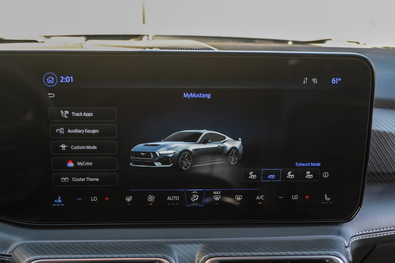 Ford Mustang Vehicle Main Gallery Image 28