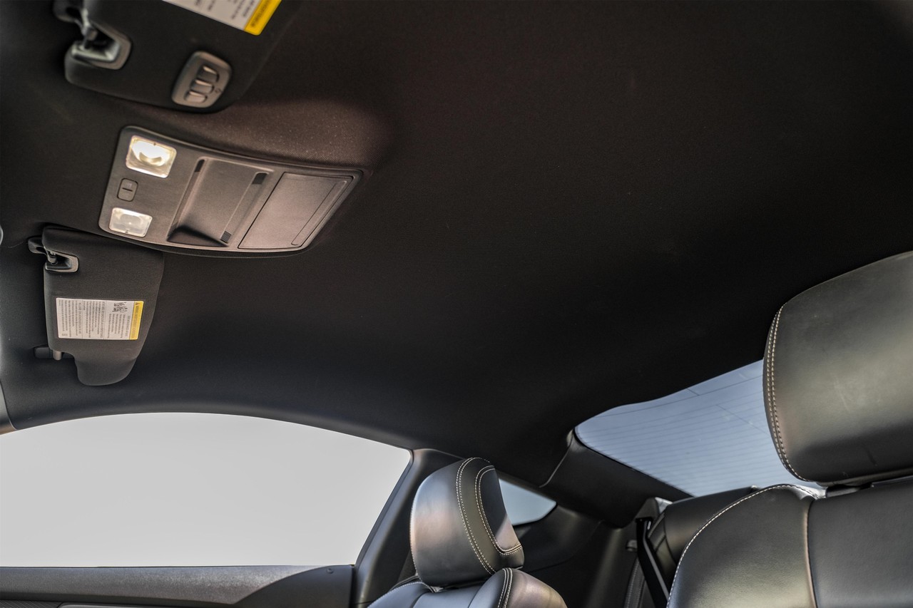 Ford Mustang Vehicle Main Gallery Image 29