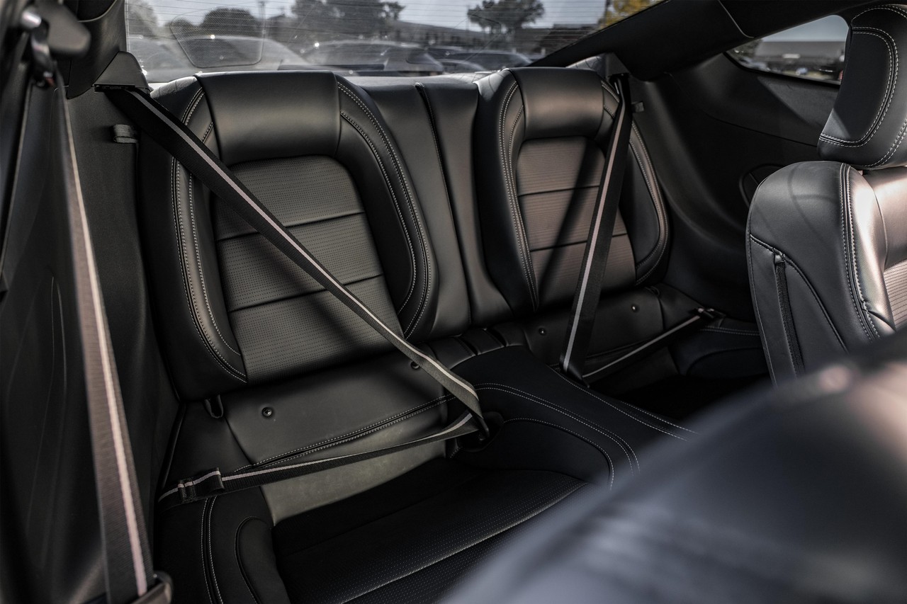 Ford Mustang Vehicle Main Gallery Image 34