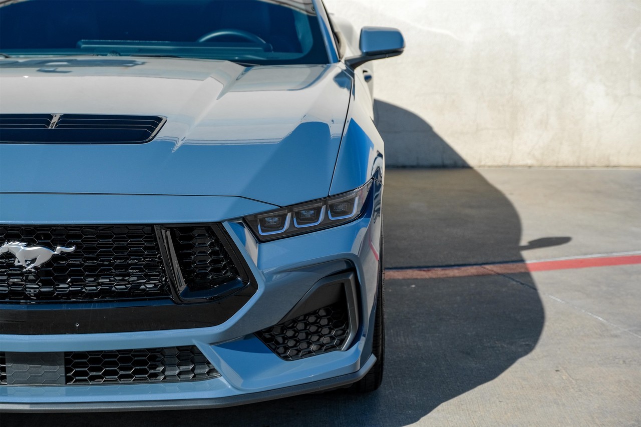 Ford Mustang Vehicle Main Gallery Image 40