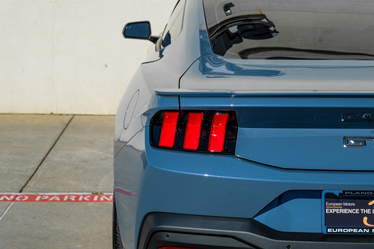 Ford Mustang Vehicle Main Gallery Image 41