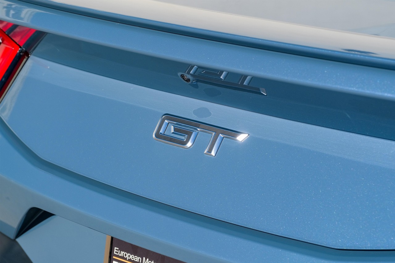 Ford Mustang Vehicle Main Gallery Image 42