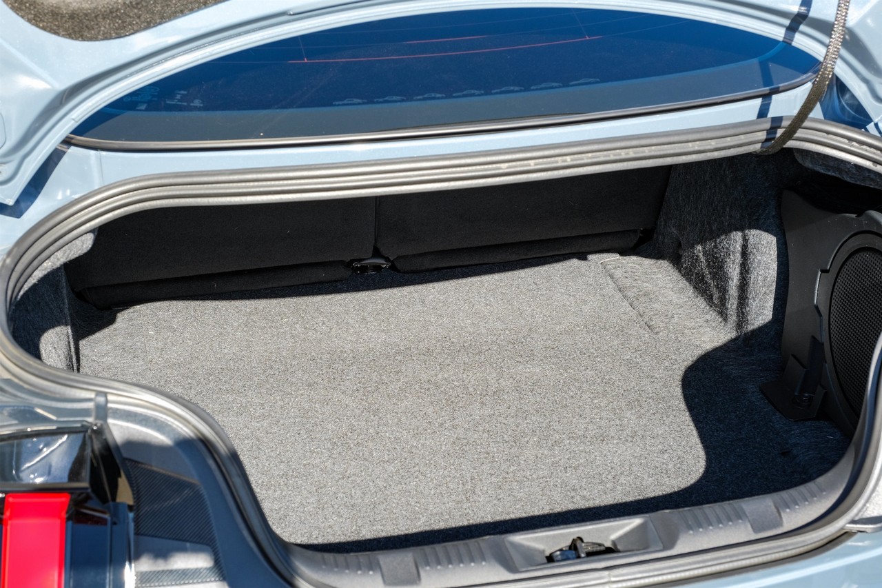 Ford Mustang Vehicle Main Gallery Image 44