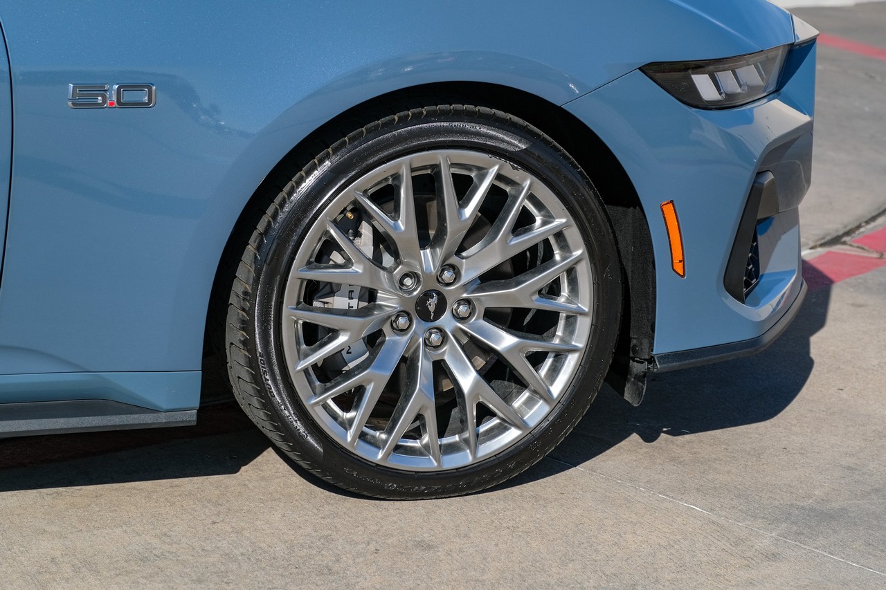 Ford Mustang Vehicle Main Gallery Image 46