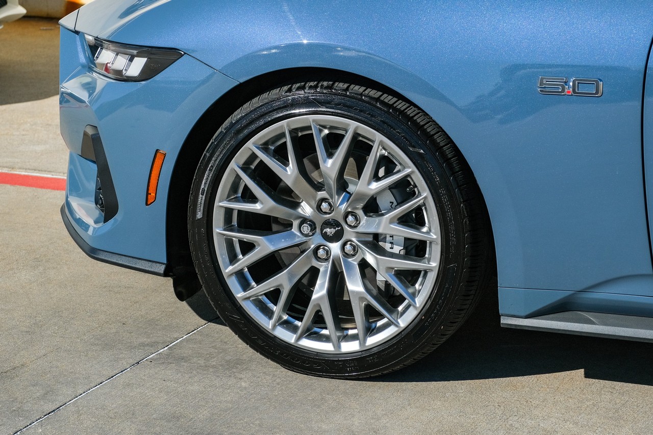 Ford Mustang Vehicle Main Gallery Image 47