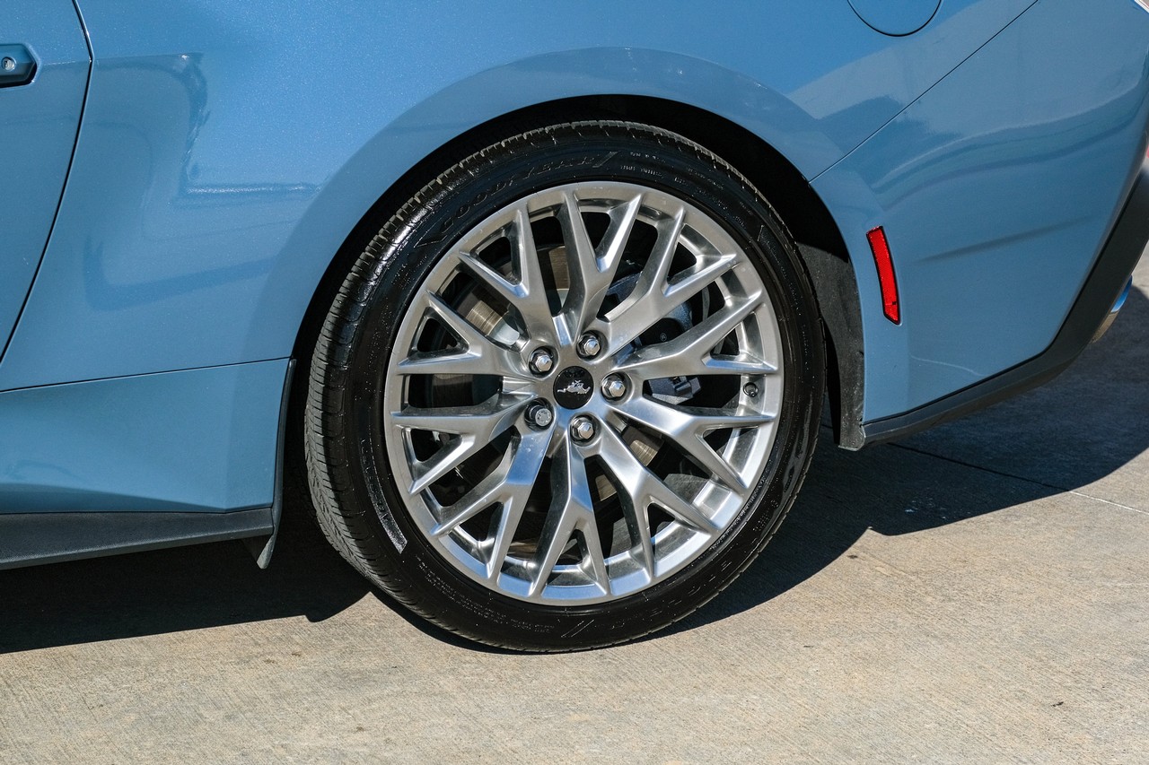 Ford Mustang Vehicle Main Gallery Image 48