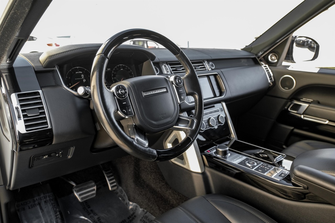 Land Rover Range Rover Vehicle Main Gallery Image 03
