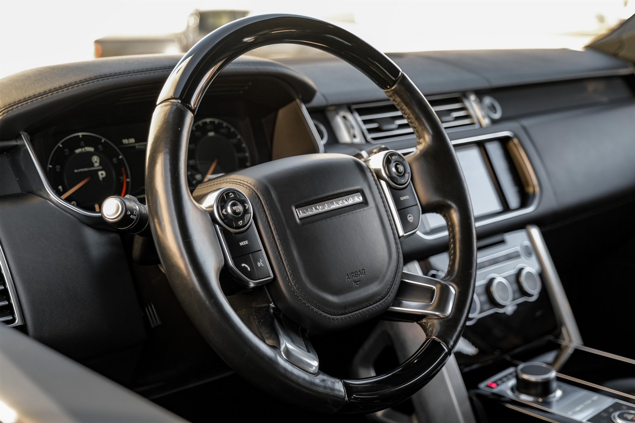 Land Rover Range Rover Vehicle Main Gallery Image 16