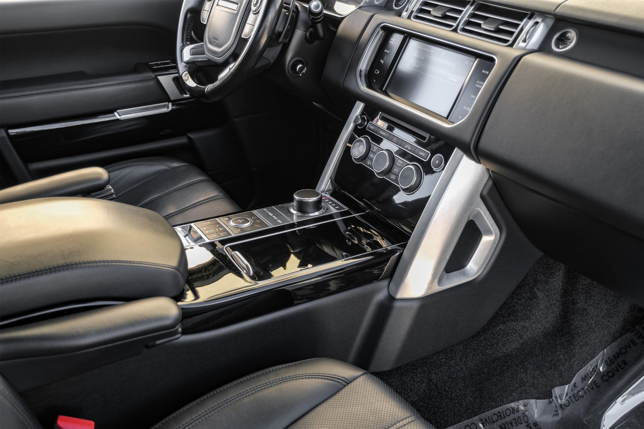 Land Rover Range Rover Vehicle Main Gallery Image 23