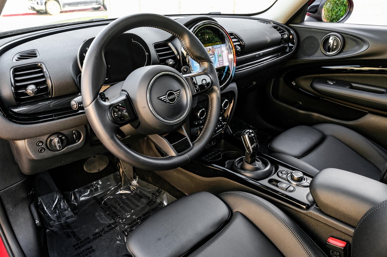 MINI Cooper Vehicle Main Gallery Image 03