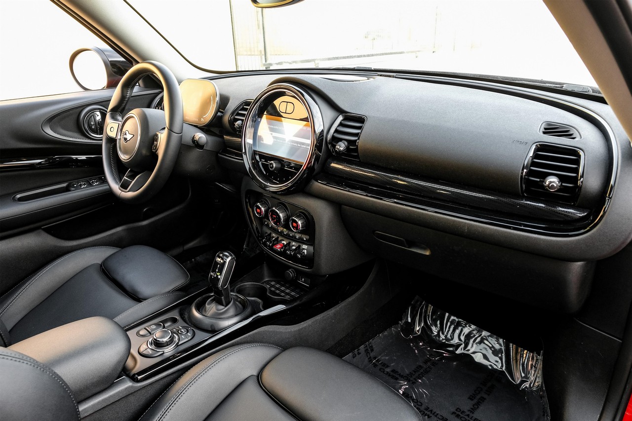 MINI Cooper Vehicle Main Gallery Image 13