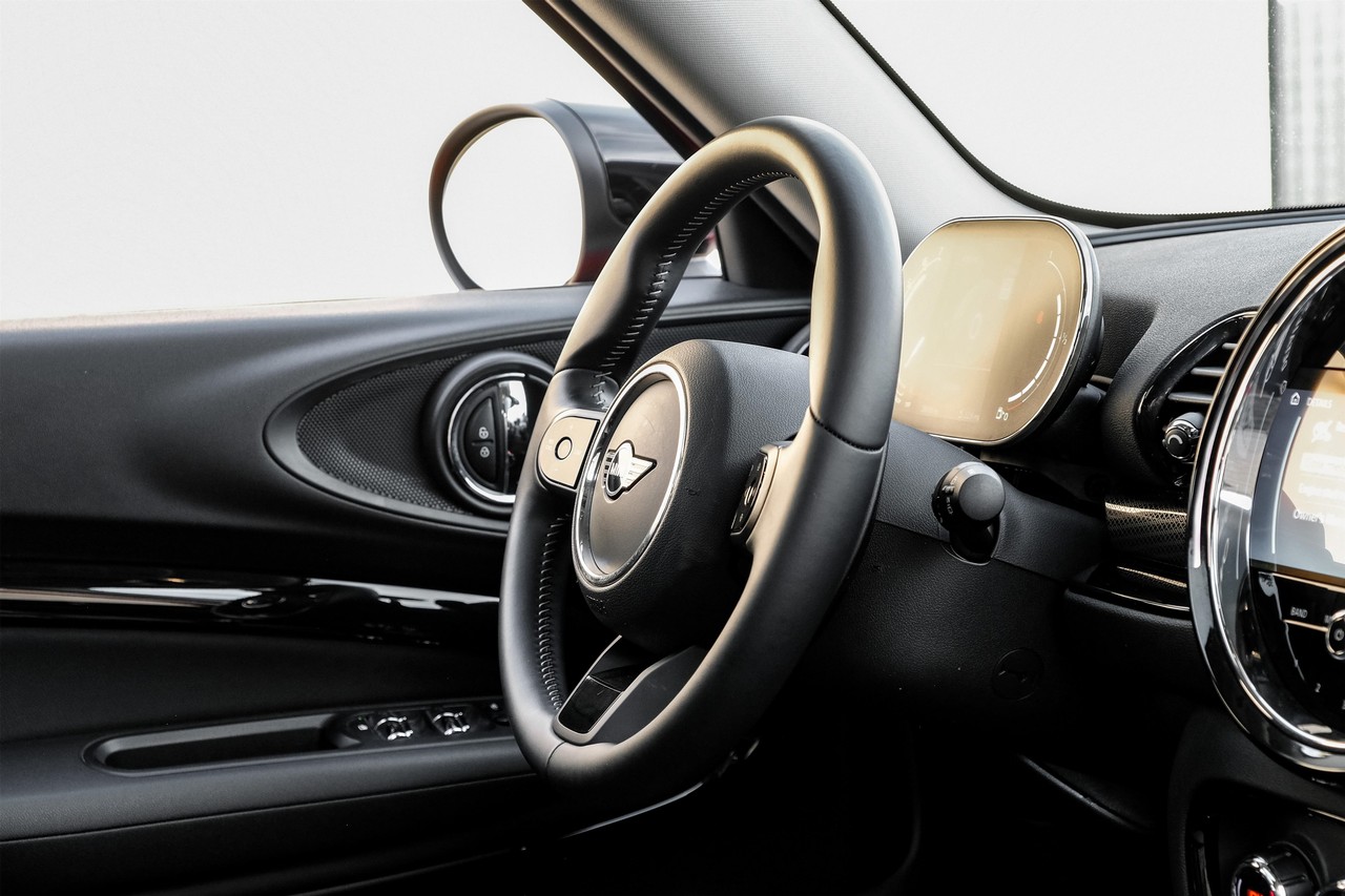 MINI Cooper Vehicle Main Gallery Image 14