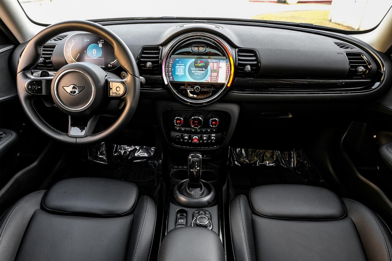 MINI Cooper Vehicle Main Gallery Image 15