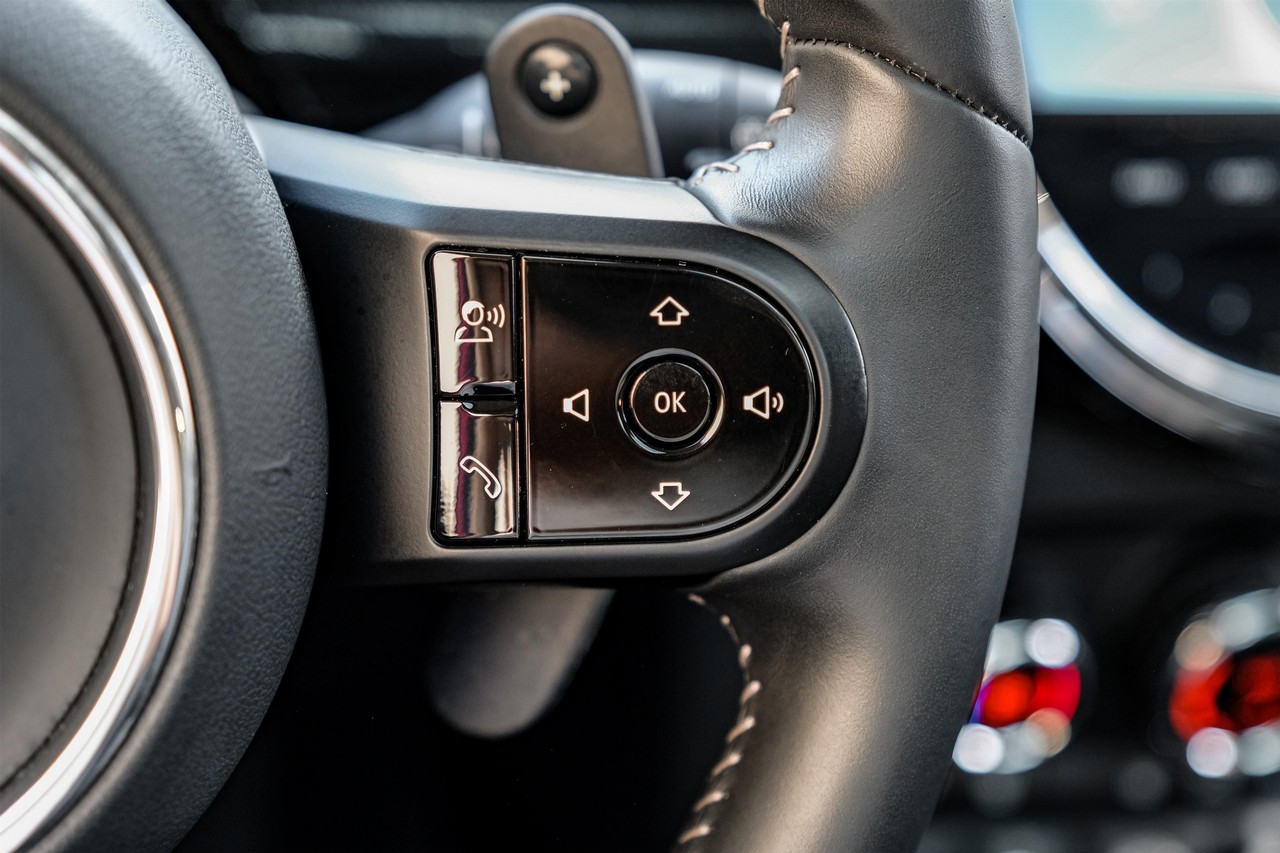 MINI Cooper Vehicle Main Gallery Image 19