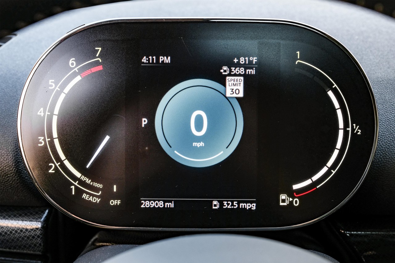 MINI Cooper Vehicle Main Gallery Image 20