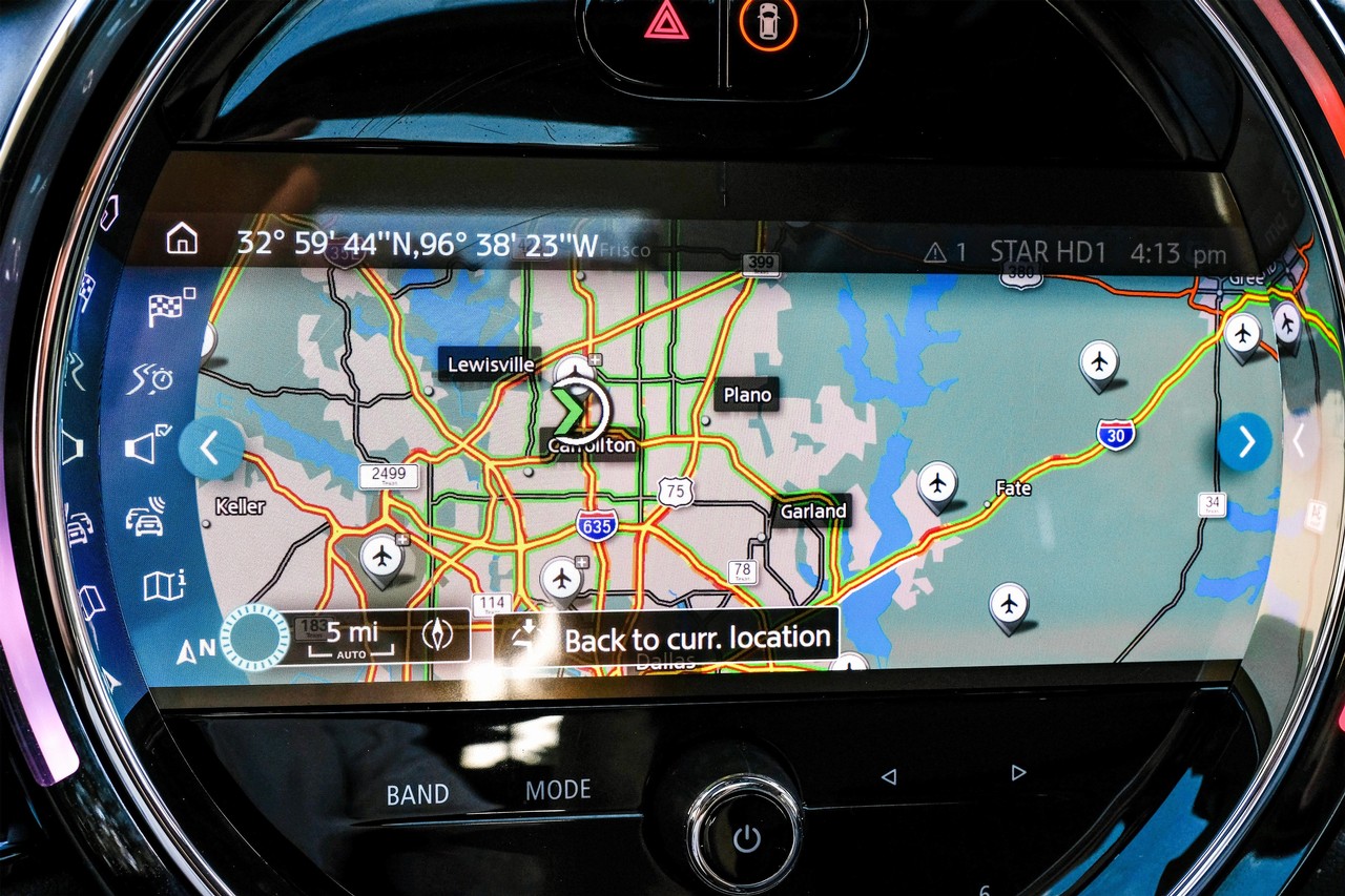 MINI Cooper Vehicle Main Gallery Image 23