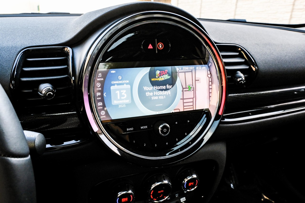 MINI Cooper Vehicle Main Gallery Image 28