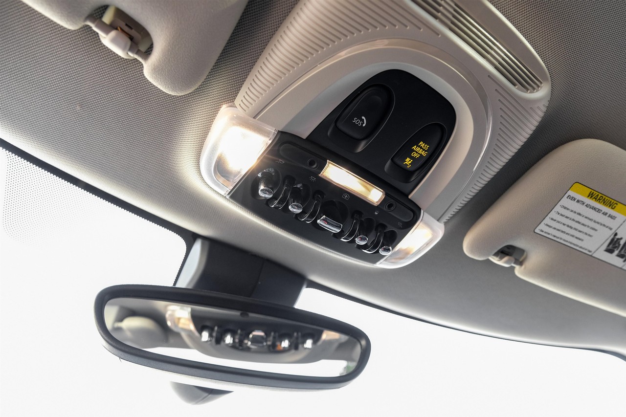 MINI Cooper Vehicle Main Gallery Image 29