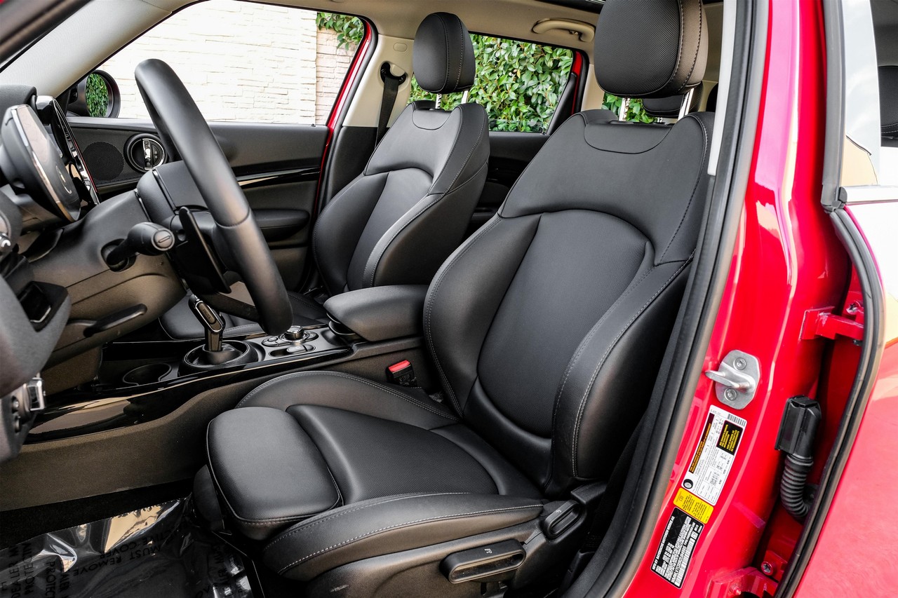 MINI Cooper Vehicle Main Gallery Image 33