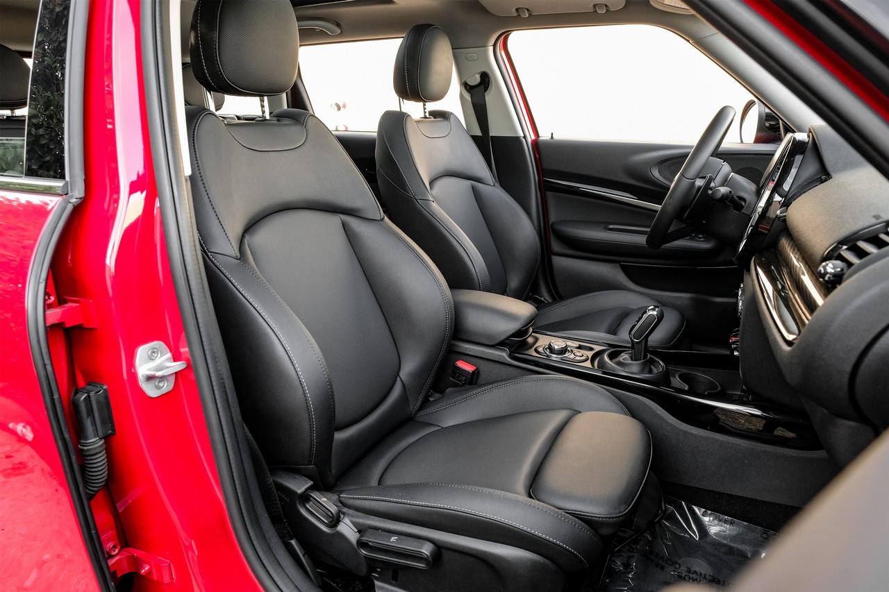 MINI Cooper Vehicle Main Gallery Image 34