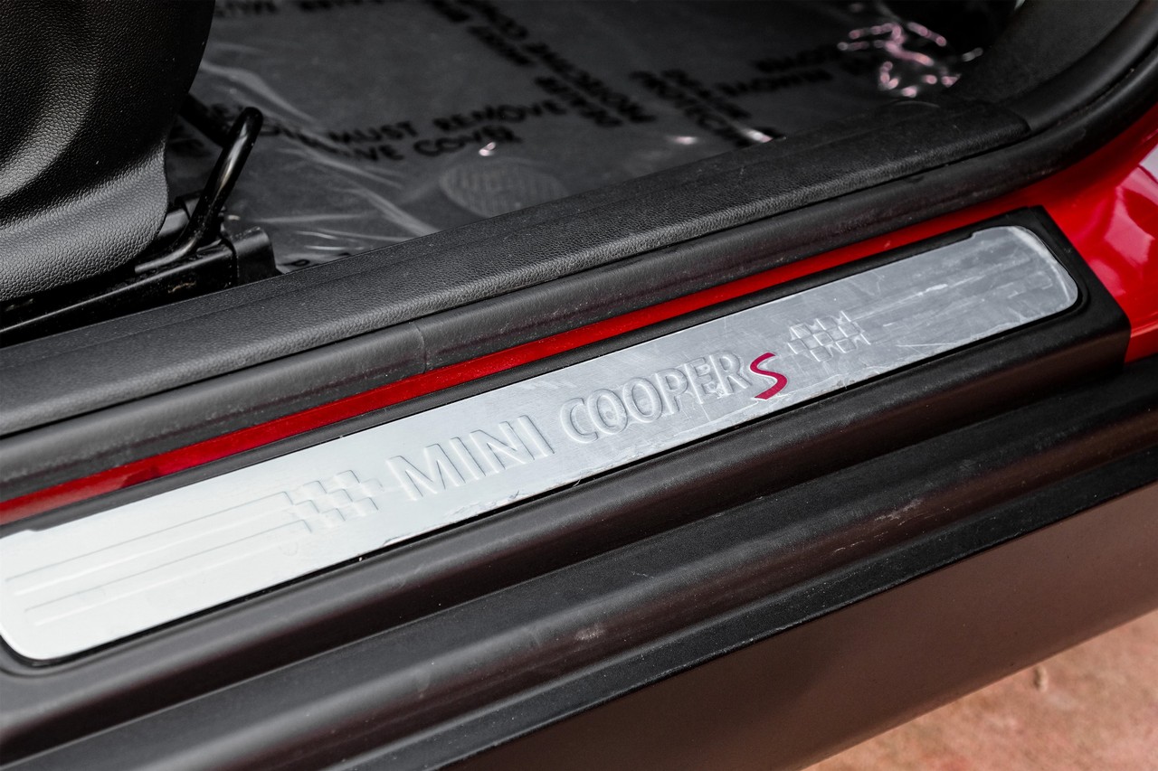 MINI Cooper Vehicle Main Gallery Image 35