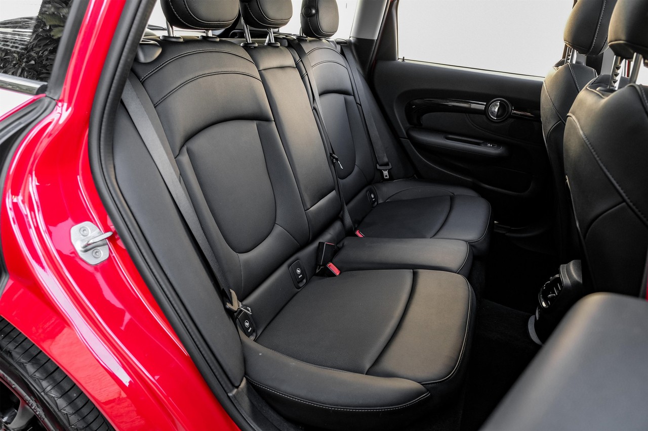 MINI Cooper Vehicle Main Gallery Image 36