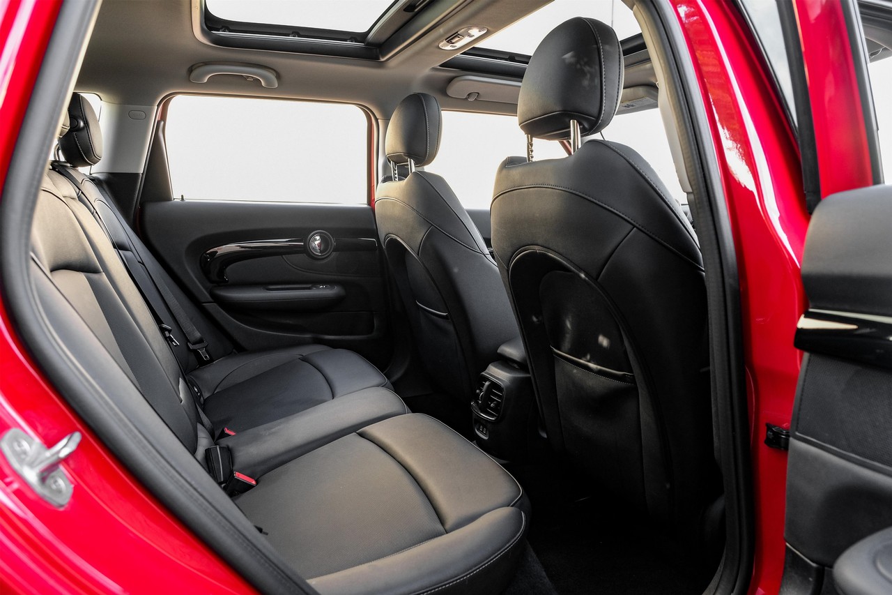 MINI Cooper Vehicle Main Gallery Image 37