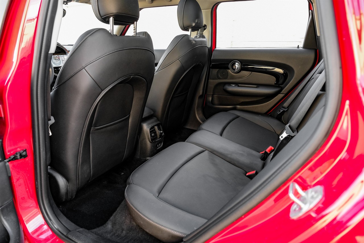 MINI Cooper Vehicle Main Gallery Image 38