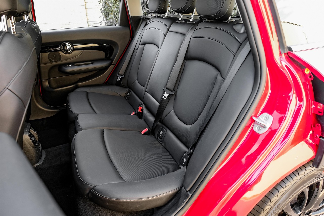 MINI Cooper Vehicle Main Gallery Image 39