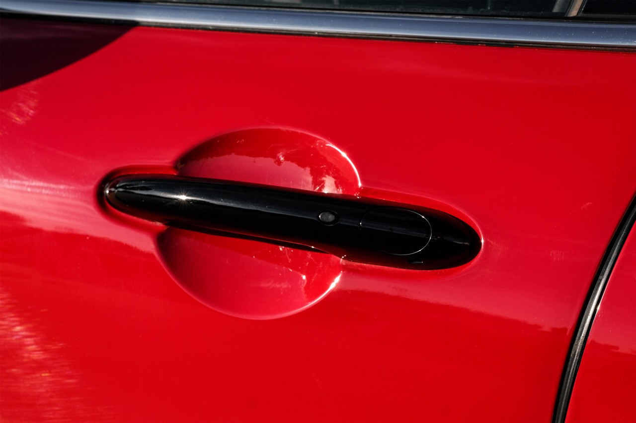 MINI Cooper Vehicle Main Gallery Image 40