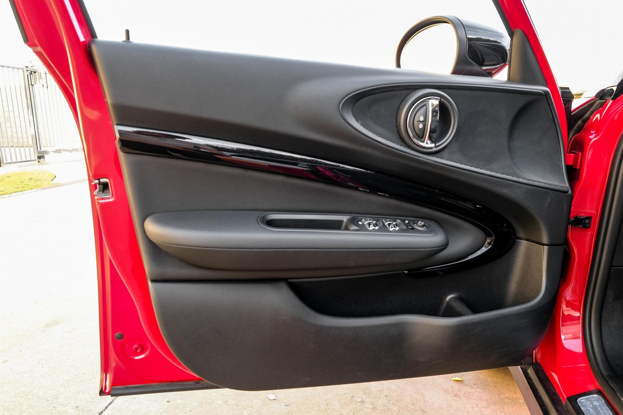 MINI Cooper Vehicle Main Gallery Image 42