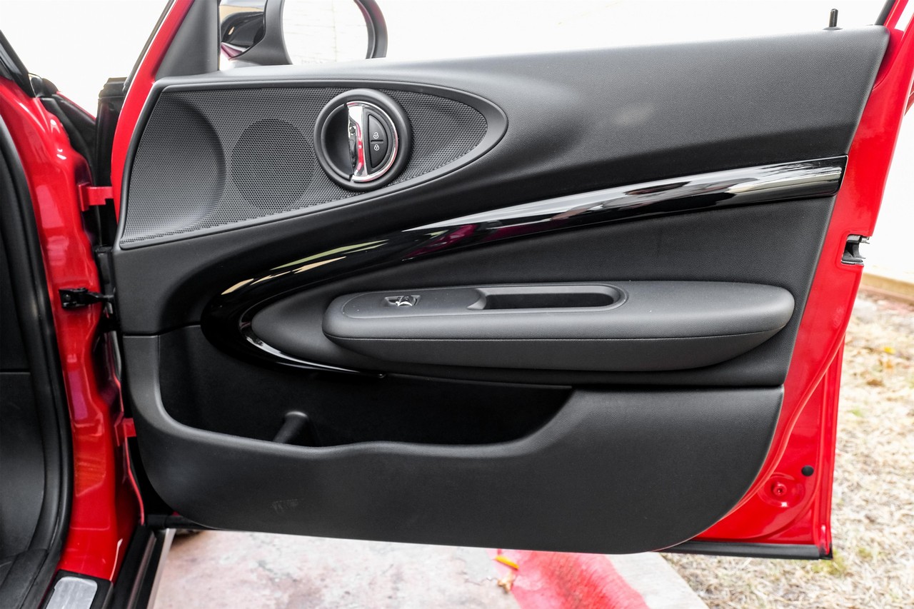 MINI Cooper Vehicle Main Gallery Image 44