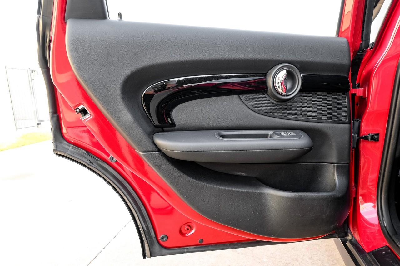 MINI Cooper Vehicle Main Gallery Image 45