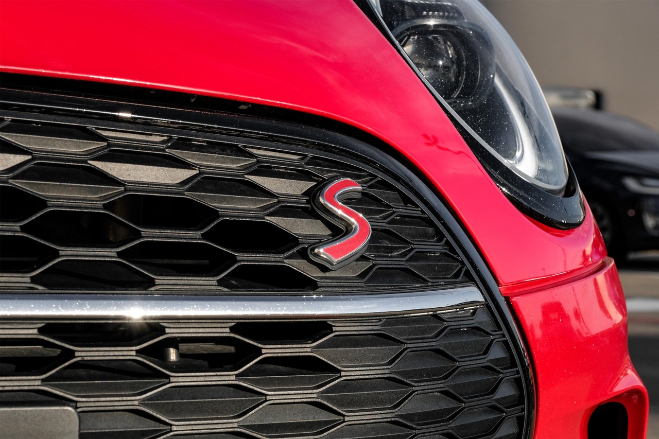 MINI Cooper Vehicle Main Gallery Image 48