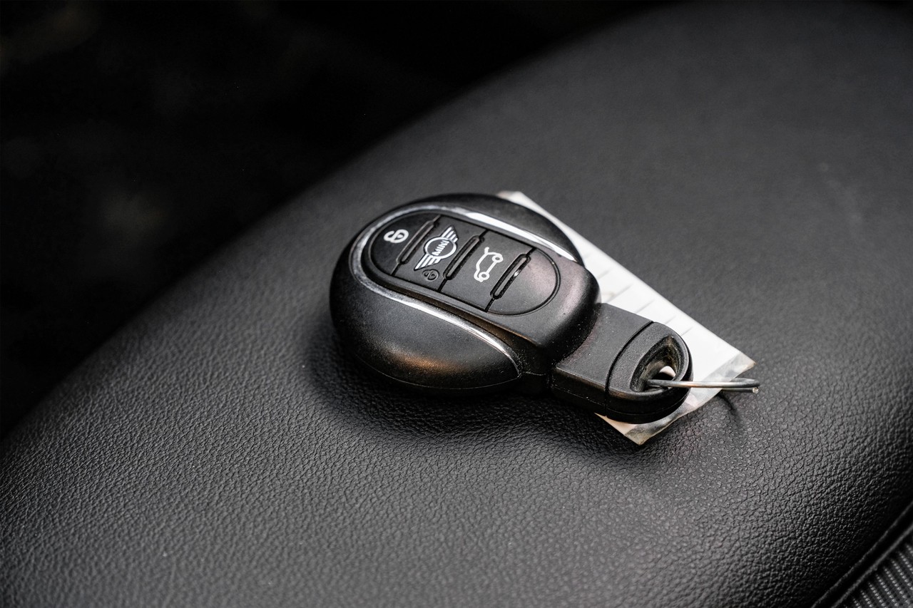 MINI Cooper Vehicle Main Gallery Image 59