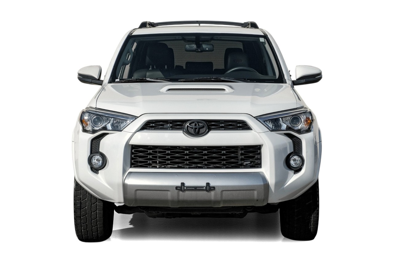 Toyota 4Runner Vehicle Main Gallery Image 06