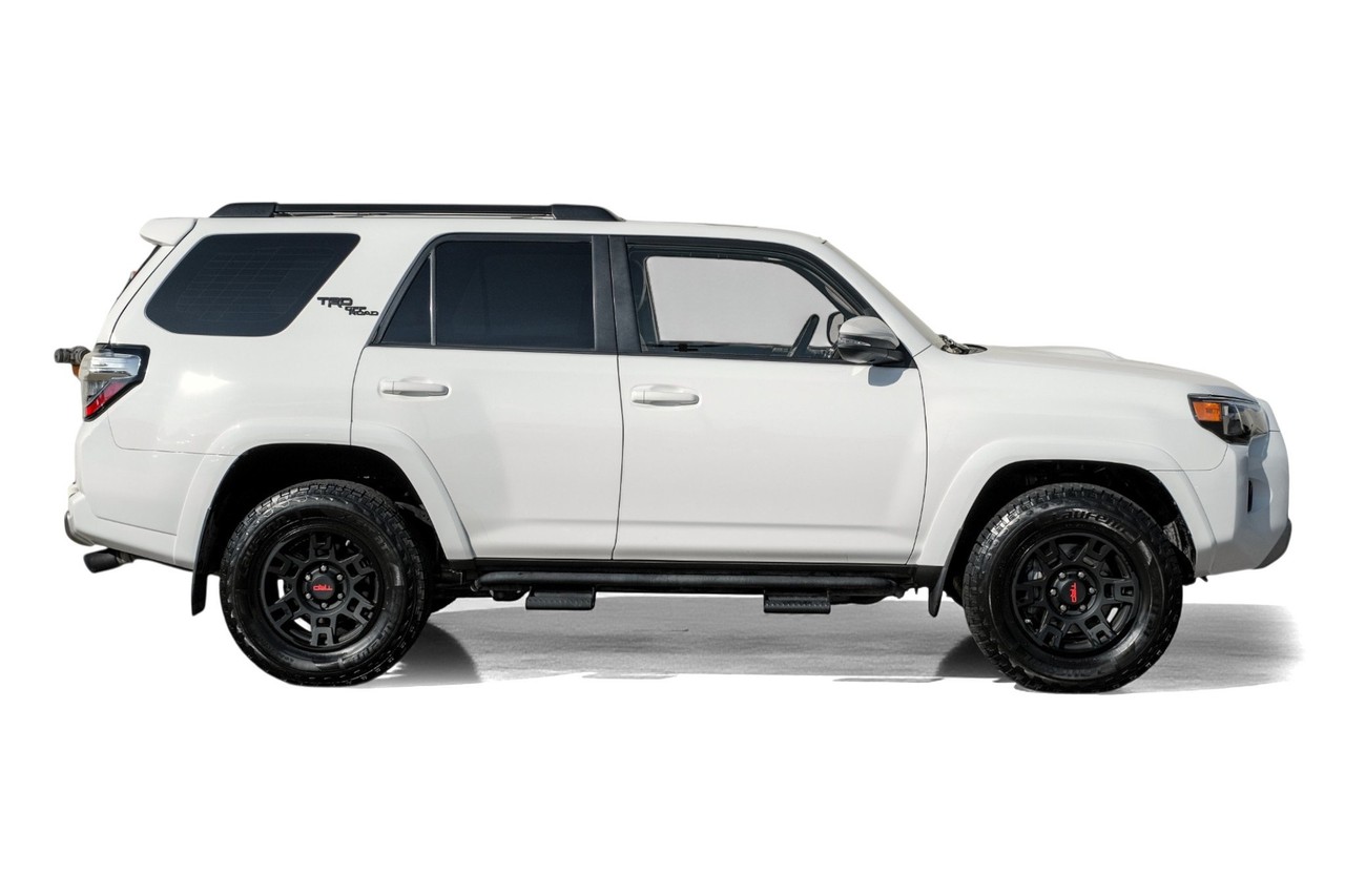 Toyota 4Runner Vehicle Main Gallery Image 08