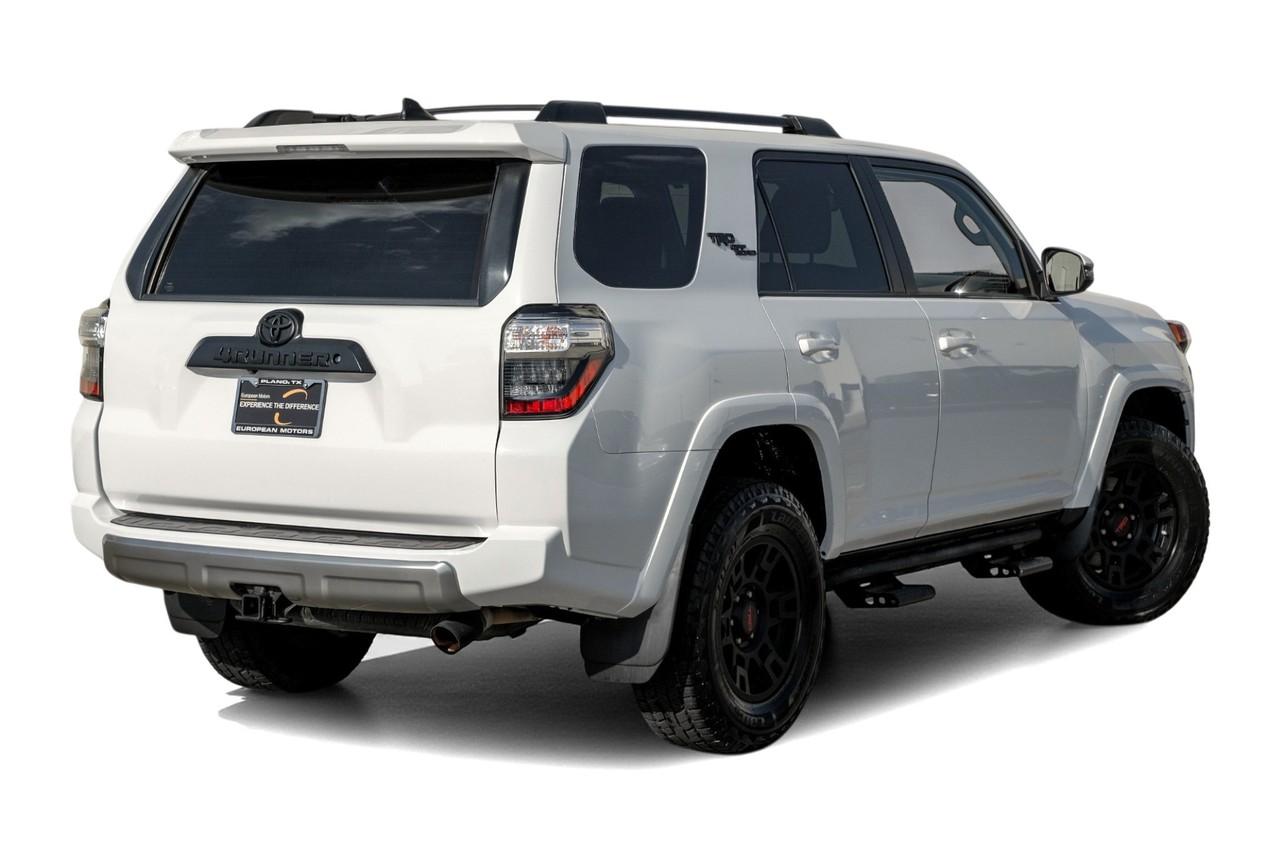 Toyota 4Runner Vehicle Main Gallery Image 09